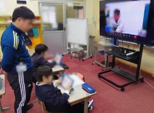12月17日：河内小学校との11回目のオンライン合同学習の様子です。とても落ちついて学習できています。