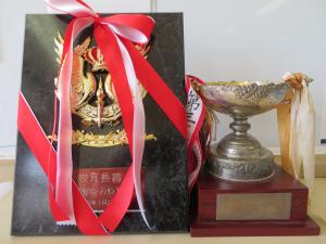 カップと盾の画像