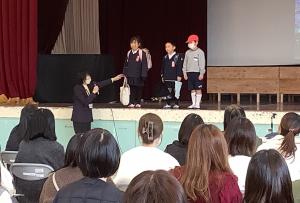 制服モデルをつとめる１年生