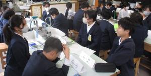 熱心な話合いが続きます