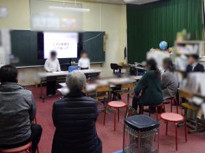 2月27日：「この一年を振り返って」と題して、学習や行事でがんばったこと、できるようになったことを発表しました。保護者・地域の皆さんから一年の頑張りを褒めてもらいました。