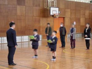 3月30日：離任式を行いました。3年間、子ども達のために全力を尽くした教員が転任することになりました。保護者・地域の皆様、ご臨席いただきありがとうございました。