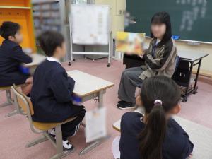 4月14日：今年度も養護教諭による読み聞かせがスタートしました。様々な本の読み聞かせを楽しみ、本を好きになってもらいたいです。