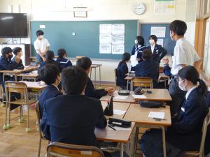 くラス