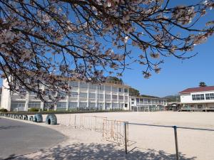 桜と空と高森小