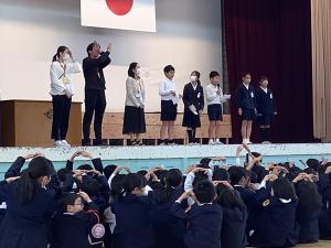学校や先生に関するクイズを楽しみました