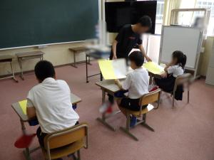 6月18日：錦中学校区で行っている「にしきすこやかチャレンジ」が昨日から始まっています。今日は、学級で家庭での取組状況を確認しました。就寝時刻、メディア使用時間、体力作り時間、学習時間を意識した生活により、自分に合った生活リズムが見つかるといいなと思います。