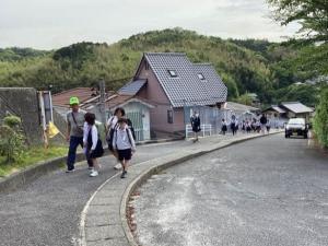 登校時
