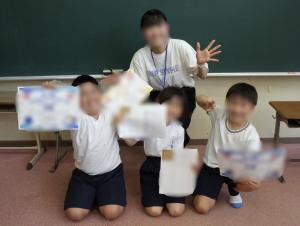 7月16日：すこやかにしきチャレンジの表彰式をしました。学習時間部門と体力作り部門で賞状をもらいました。さらにやる気が高まっていました。