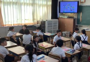 全校放送・校内テレビでテーマが示されます