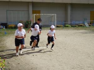 10月29日：令和8年度の持久走練習がスタートしました。18回の練習を予定しています。自分の目標に向かって頑張ってもらいたいです。