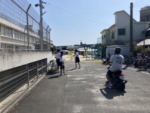 交通整備をする生徒の様子