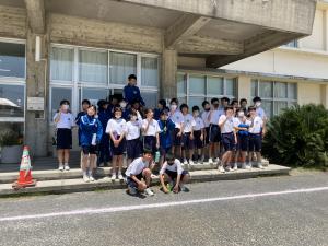 片付けに参加した生徒たちの集合写真