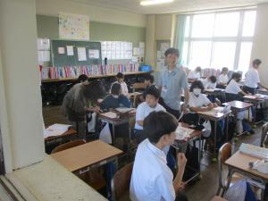地域の方に見ていただく様子