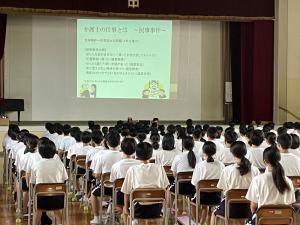 弁護士の方の講話の様子