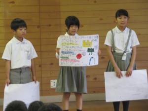 ４