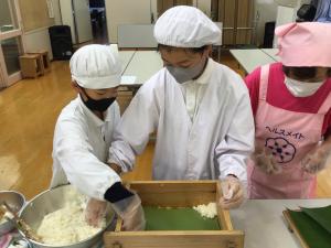 岩国寿司づくりの写真(2)