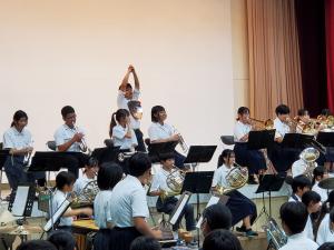 吹奏楽部の演奏
