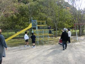 遊具の安全点検の様子