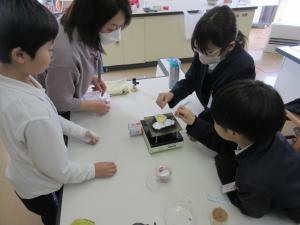 べっこう飴づくりの様子(1)