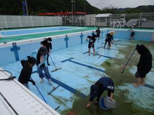 プール掃除1