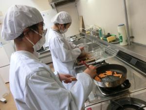 調理実習の様子2