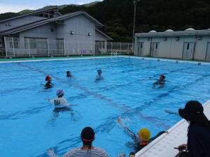 着衣水泳の様子