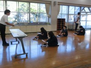 チャレンジ目標を振り返る様子