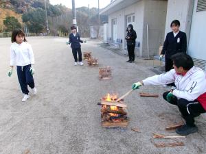 火起こしの様子1